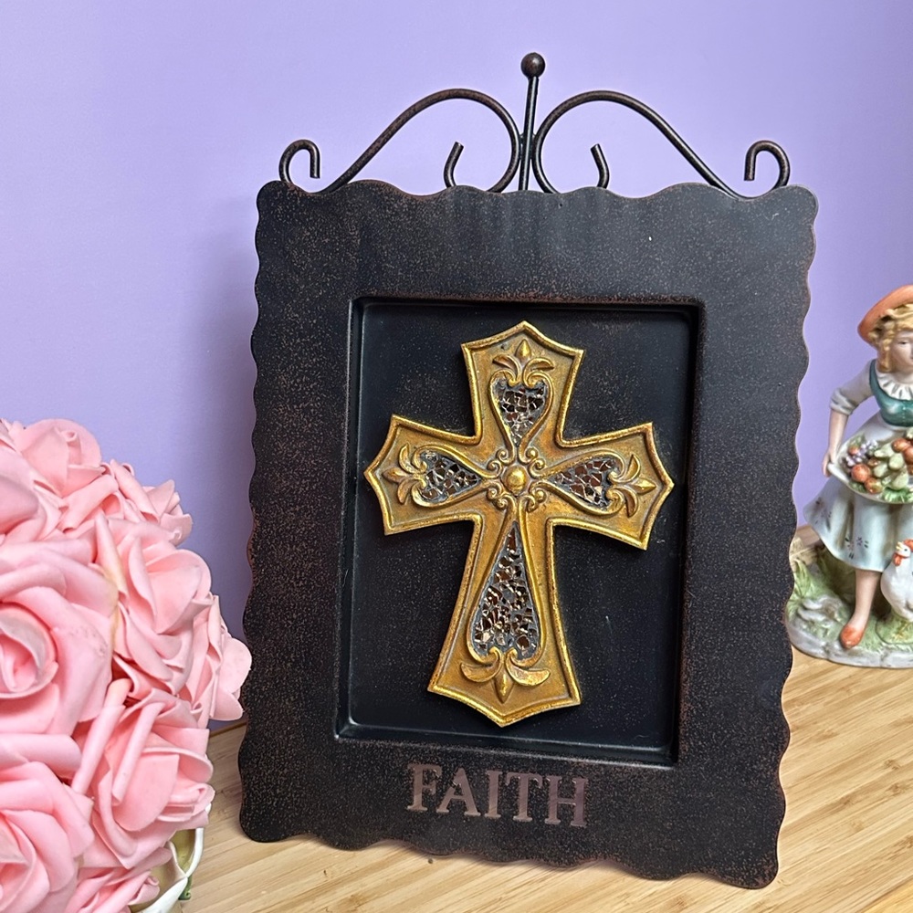 Cebrating Home Retired wall art Faith embossed mosaic cross